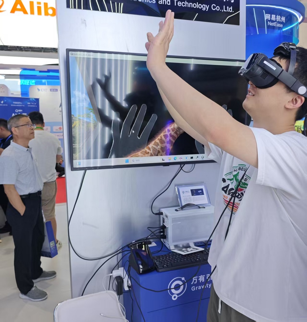 我们逛了链博会1.4万平数科馆,深扒黄仁勋盛赞的“中国供应链奇迹”