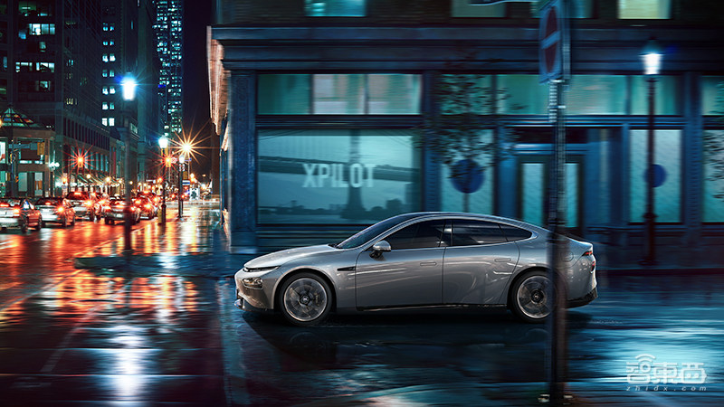 英伟达扔出20枚“AI核弹”!540亿个晶体管的GPU,一个机柜秒数据中心