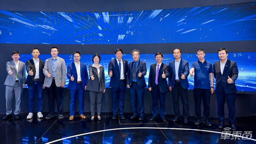 全面拥抱中央计算，芯驰开启“全芯智能”时代