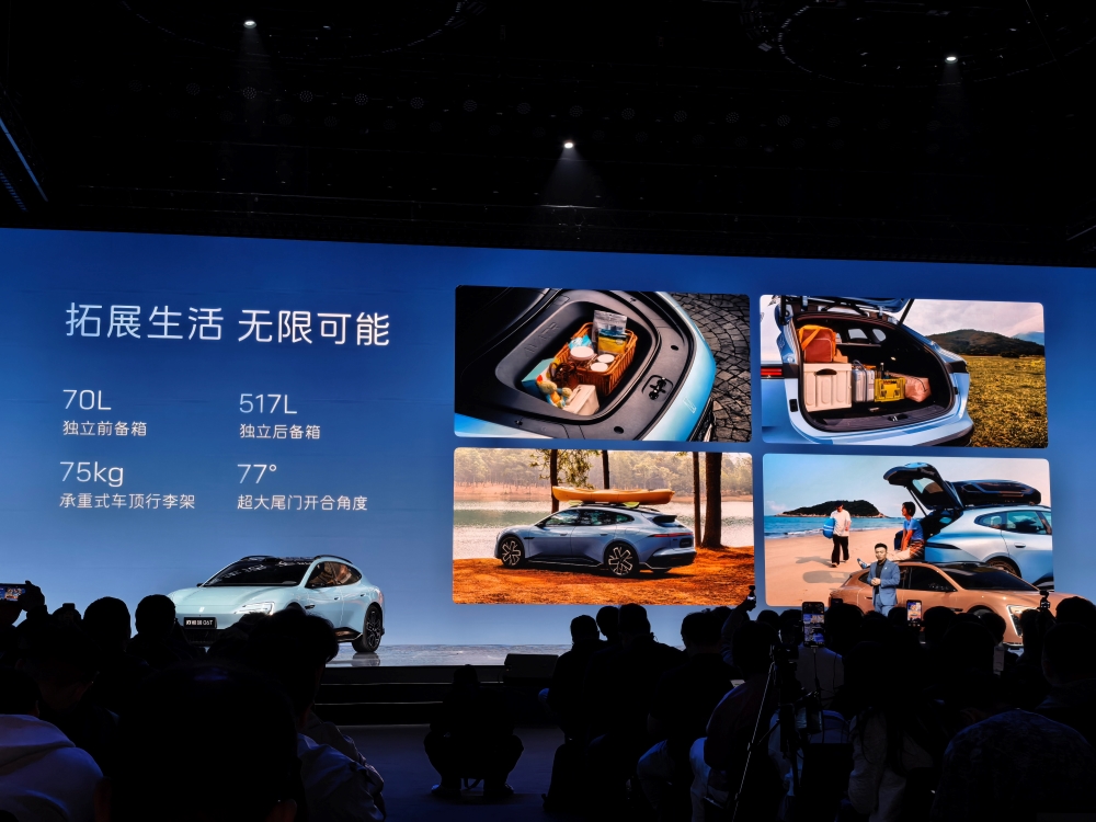 阿维塔06T限时21.59万开售！全系标配华为ADS，上车896线激光雷达