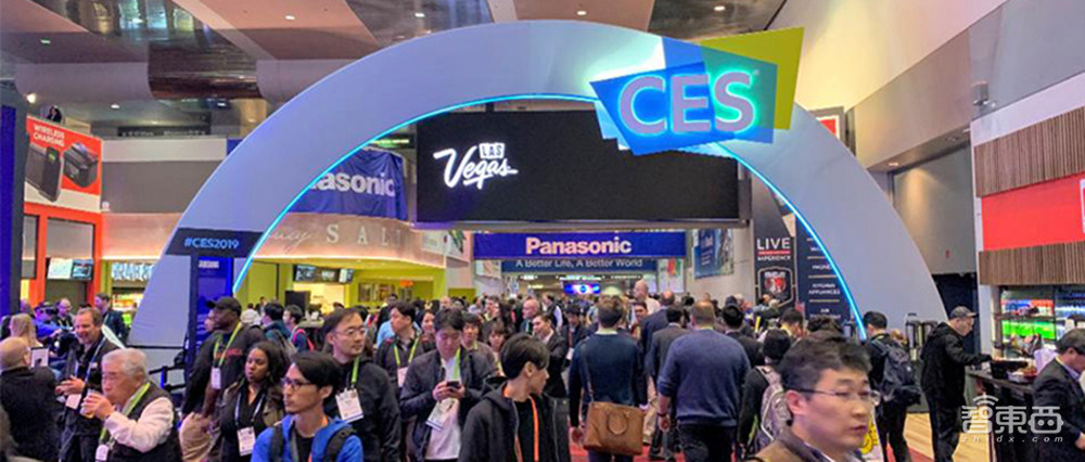 卷轴屏扎堆、三星机器人cos杨过!54年首次云办展的CES怎么玩?