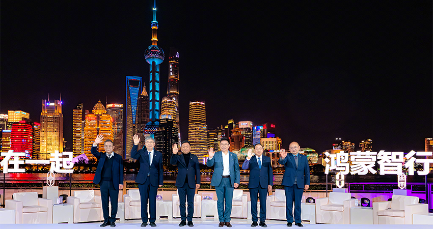 一年亏超60亿元！两大车企紧抱华为，合计投113亿搞研发