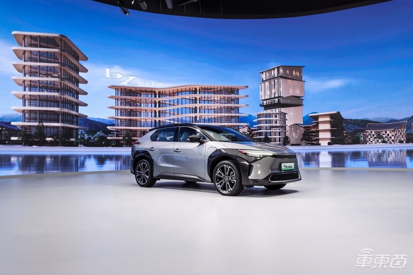 20万起的丰田纯电SUV上市，优缺点全在这