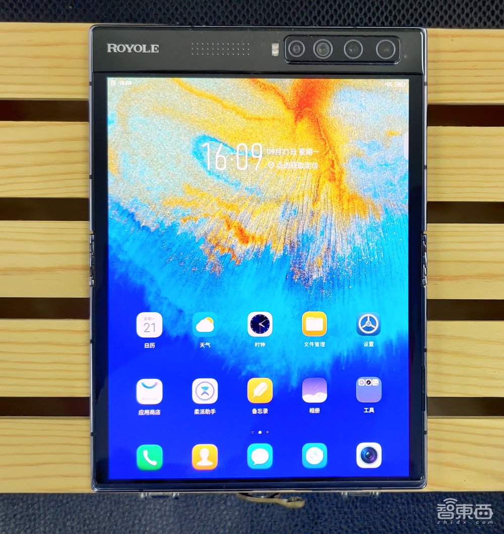 柔宇二代折叠屏手机全球首测:“无折痕”秒杀三星!弯折寿命超百万次