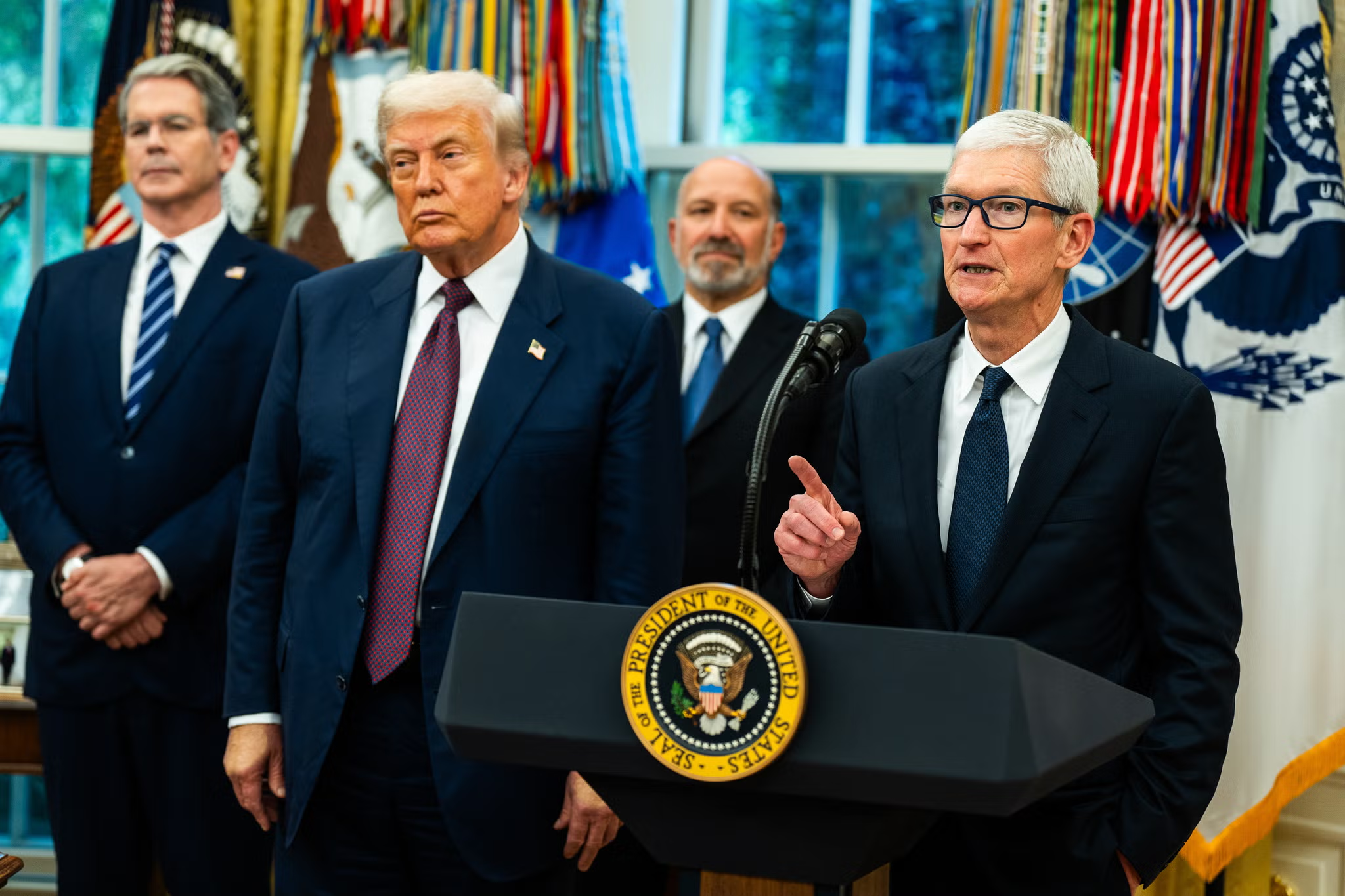 给苹果50岁庆生！库克分享内部备忘录，聊乔布斯遗产，晒罕见原型机