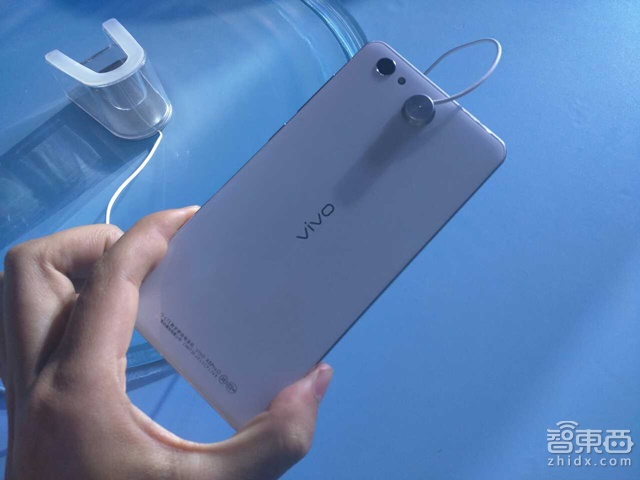 vivo揭晓X5Pro 双面2.5D玻璃售价成疑