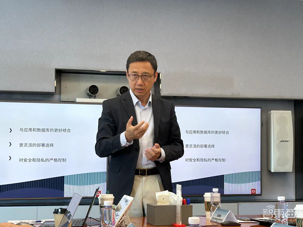 数据库巨头如何All in生成式AI?对话甲骨文副总裁