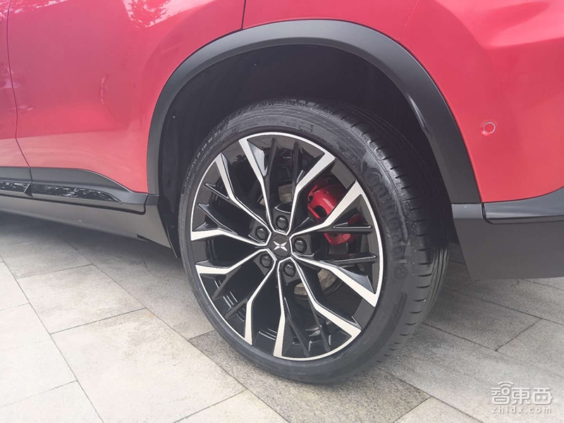 揭秘小鹏G3颜值升级：一款车漆就挑了一千个色号