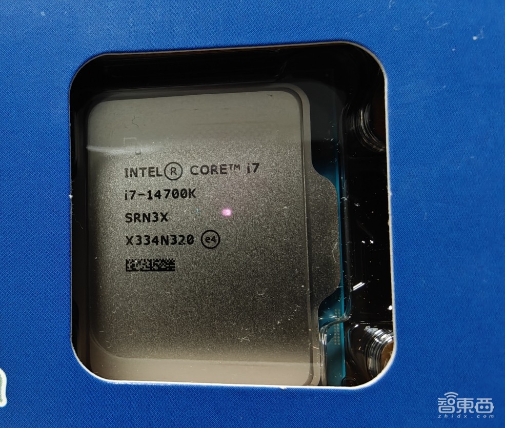 酷睿14代首发体验:地表最强i7!生产力不输旗舰,AI加速“武装到牙齿”