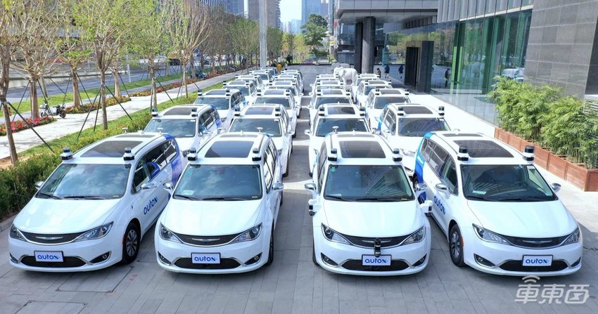 国内迈入无人驾驶时代！AutoX无人出租车开上闹市区，车里真没人