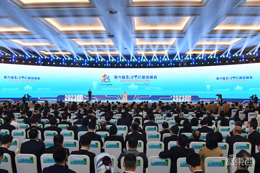 苹果Siri、亚马逊Alexa计划集成LLM；电信推出通用视觉大模型；欧盟达成《人工智能法》协议丨AIGC大事日报