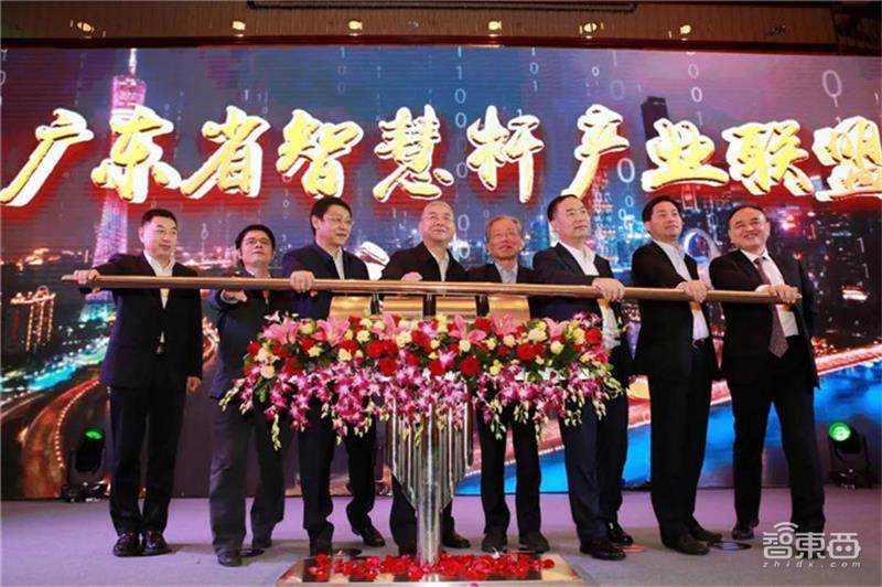 广深掀起智慧杆革命!一口气建5万根,腾讯华为早已入局