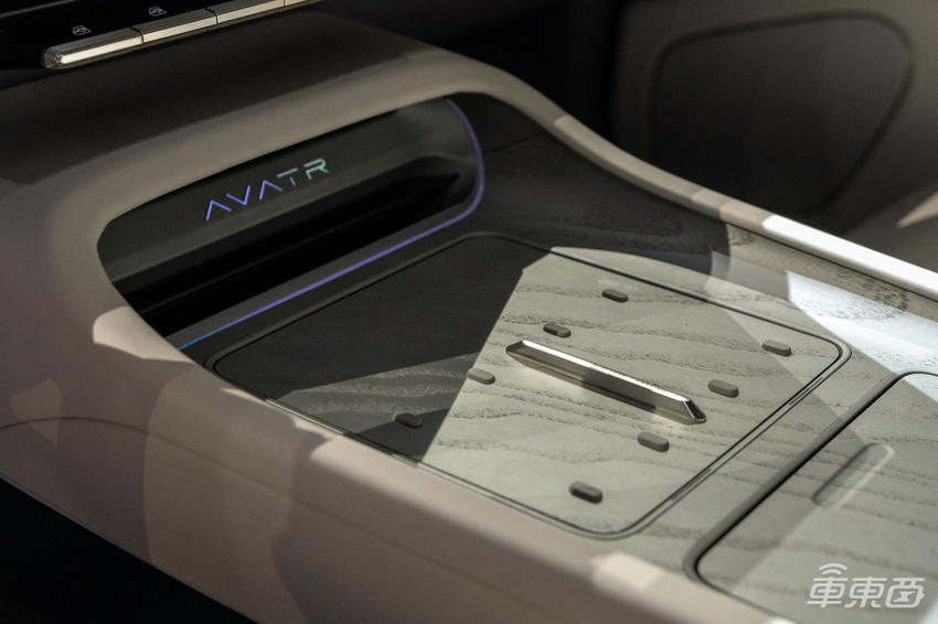 阿维塔12慕尼黑车展亮相：取消后车窗，电子后视镜上车