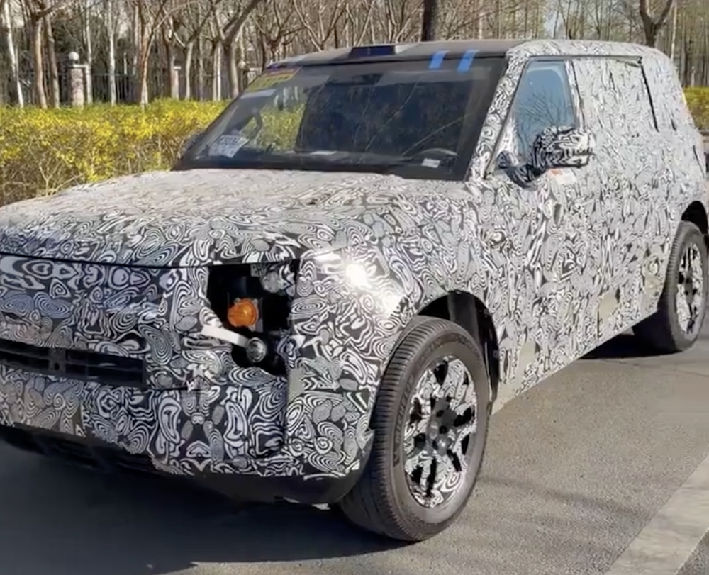 “鸿蒙智行版路虎”要来了！疑似首款方盒子车谍照曝光，或秋季上市