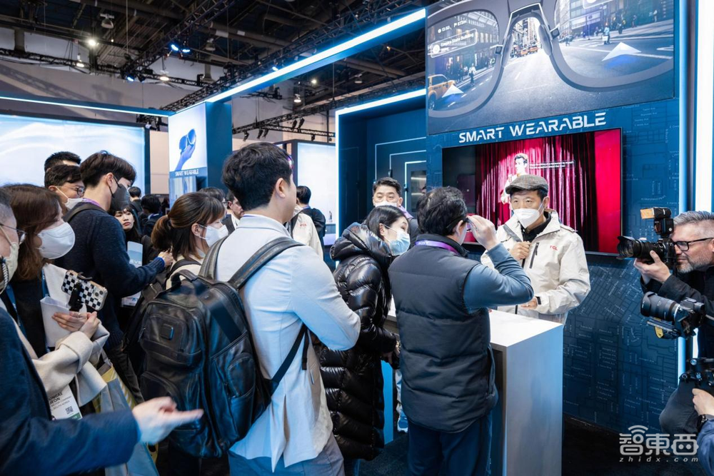 亮相CES,雷鸟创新推双目全彩波导眼镜,对话CEO李宏伟