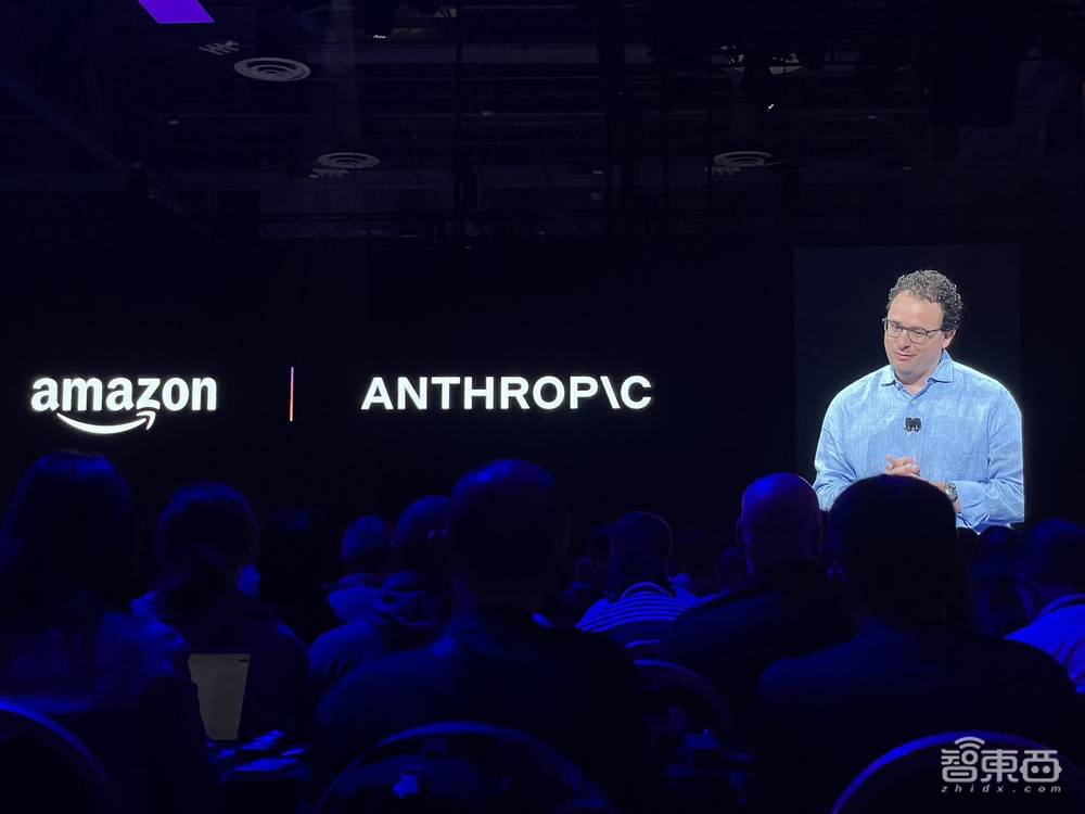 亚马逊年终王炸!两大自研AI芯片性能飙升,推AI助手硬刚微软,联手老黄造最强超算