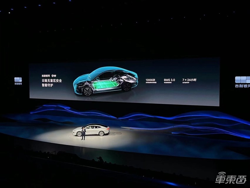 17.58万元起售！吉利银河E8配备1.13米超长中控屏幕，年内推出城市通勤NOA