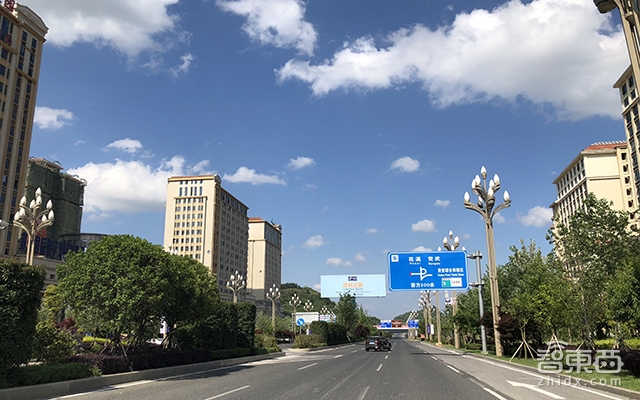 实测摩拜汽车!3小时50元 比骑单车还简单