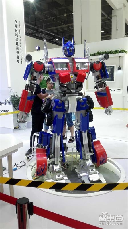 擎天柱、机械蛇、仿生蝙蝠，一大波奇葩机器人来袭！