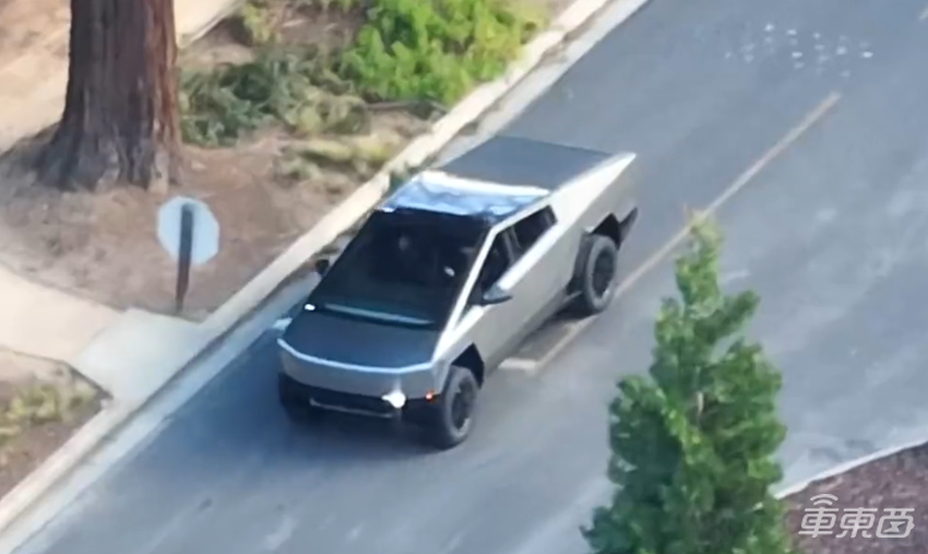 特斯拉Cybertruck或今年量产！海外网友拍到测试车身影