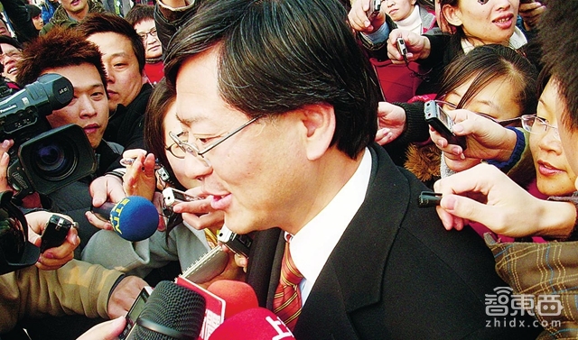 CEO们的两会:李彦宏马化腾雷军的这些提案押宝了智能