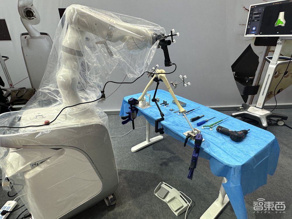 人形机器人真火了!10多款扎堆引爆亦庄,小米铁蛋2首亮相