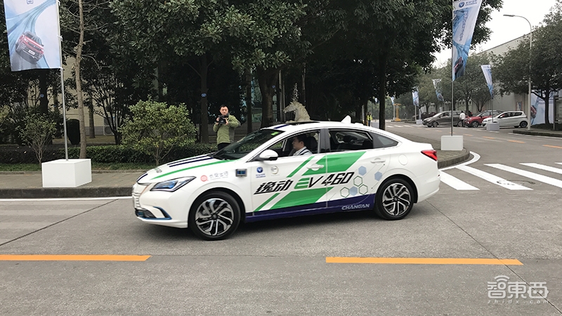 长安汽车花式秀技！55台自动驾驶车挑战世界纪录，汽车被淹还会自己开窗