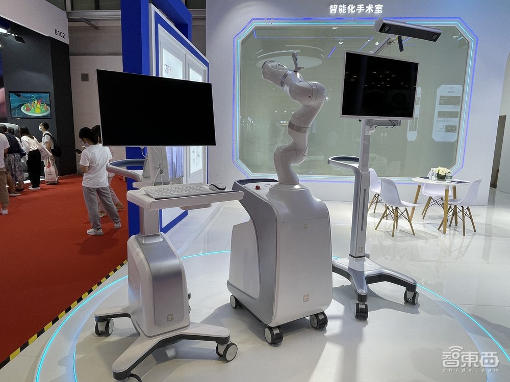 邓丽君现场“复活”!130只机器狗群舞,世界机器人大会7大亮点揭秘