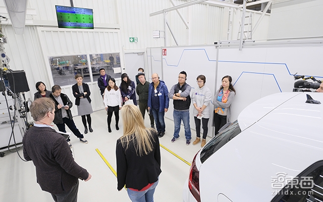 秒速造車(chē)！探訪大眾歐洲工廠，已被機(jī)器人占領(lǐng)