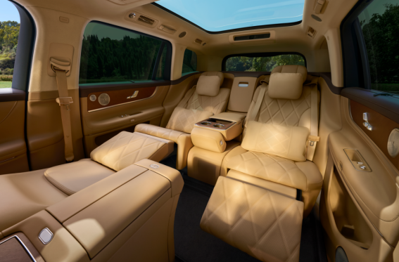 问界M9 2025款大五座零重力座椅版开启交付,四大产品序列亮相大湾区