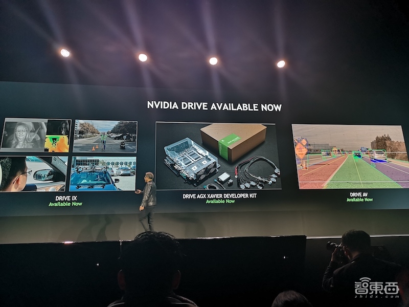 黄仁勋现场秀AI跳舞！联合美团打造无人外卖车