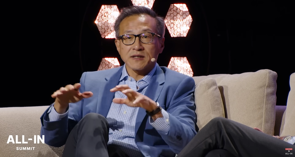 阿里蔡崇信激辩“白宫AI沙皇”:AI应用中国进展显著,AI没有赢家通吃