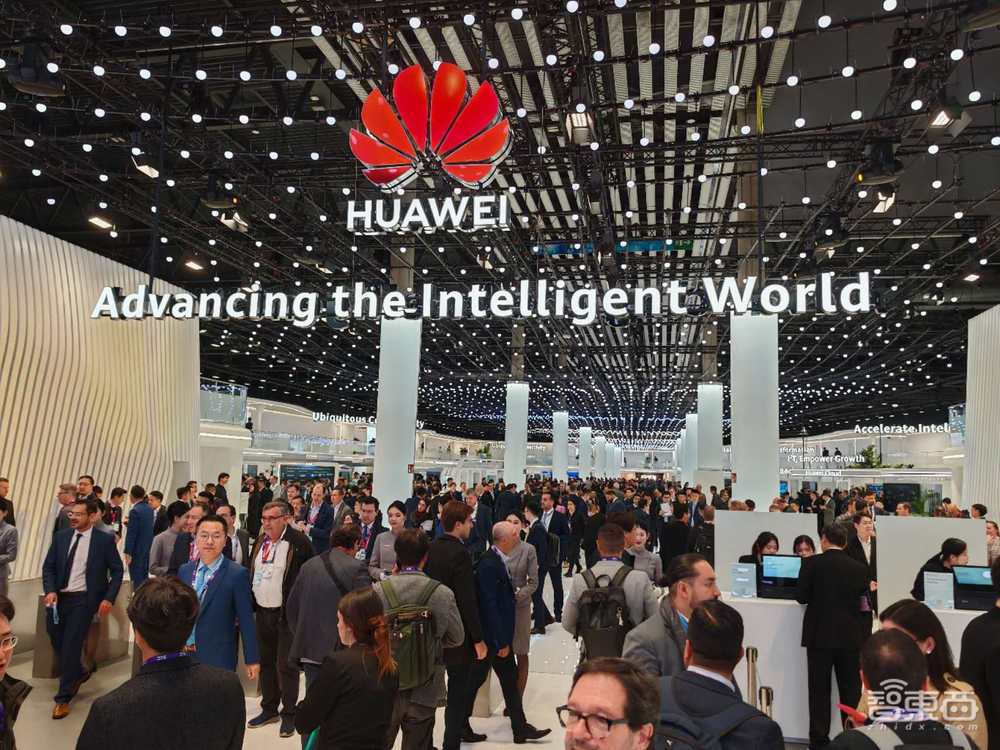 中国硬科技霸场MWC!小米SU7出征,华为搞大事,AI炸了芯片窝