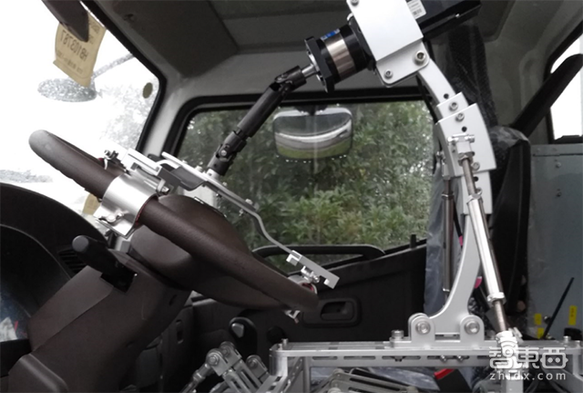 做个机械臂开车,这家公司让压路机实现了自动驾驶