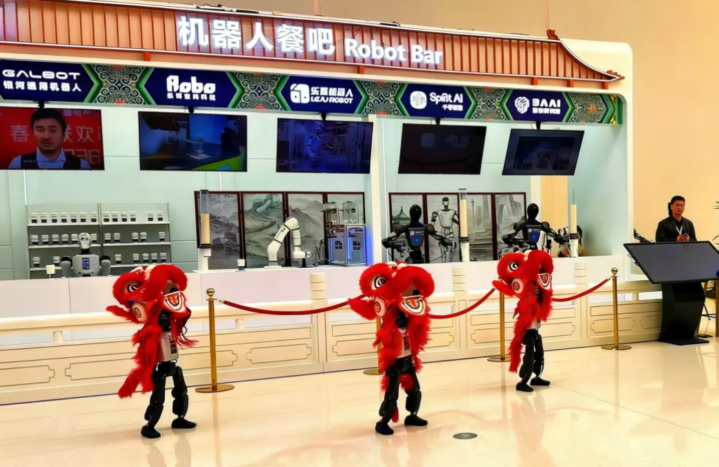 北京最会踢球的人形机器人，融资近10亿