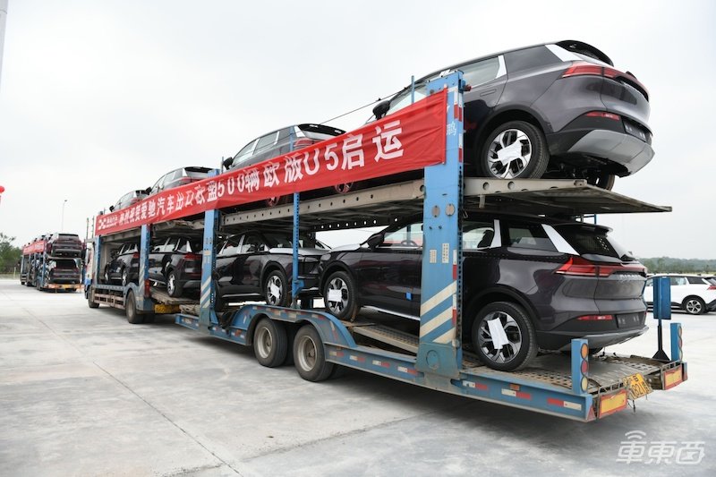 懸崖邊的新造車玩家們