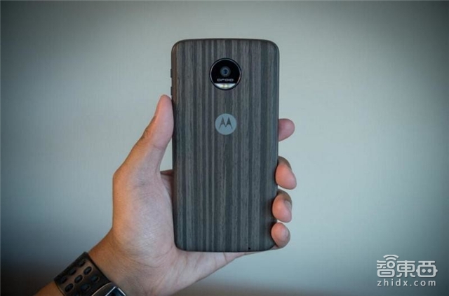 智东西晚报:北京国一国二轻型车将限行 苹果新专利iPhone可折叠