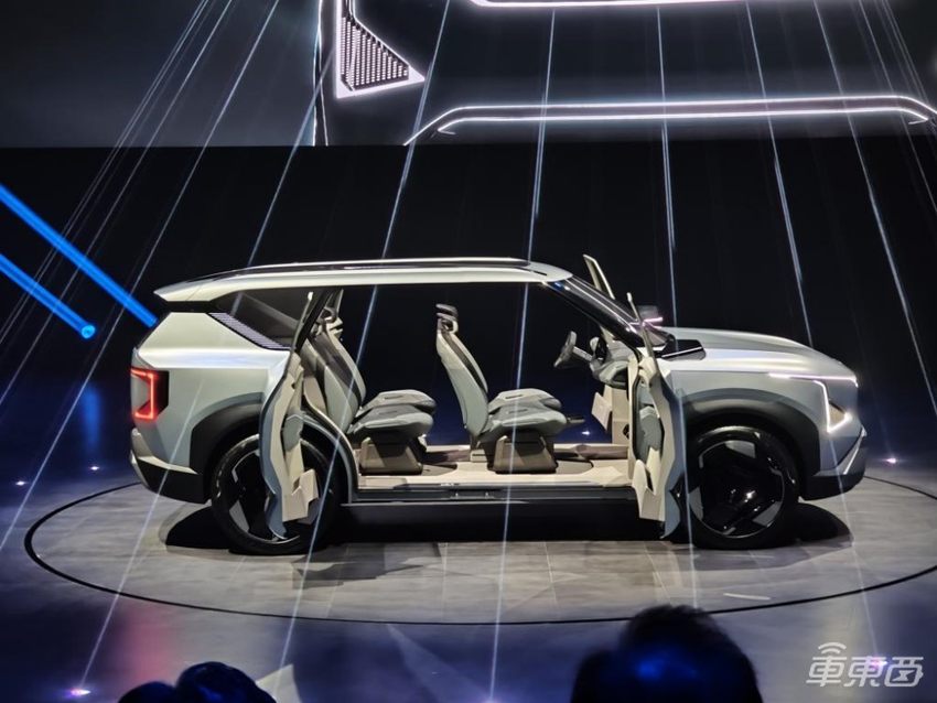 起亚加码电动化转型!三款电动新车亮相国内,还将搭建充电网络