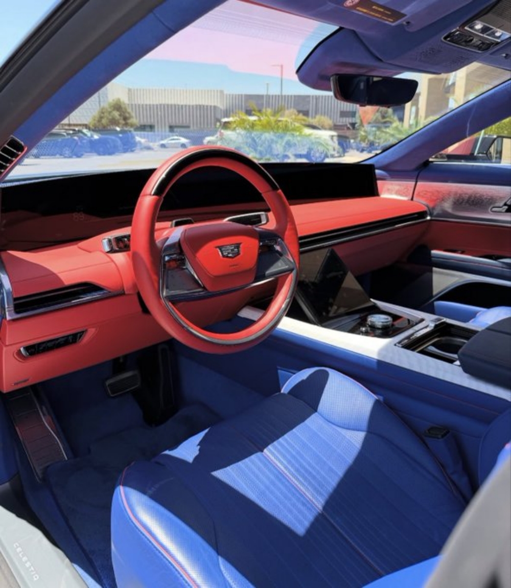 凯迪拉克超豪华电动旗舰交付!214万起售,对标劳斯莱斯闪灵