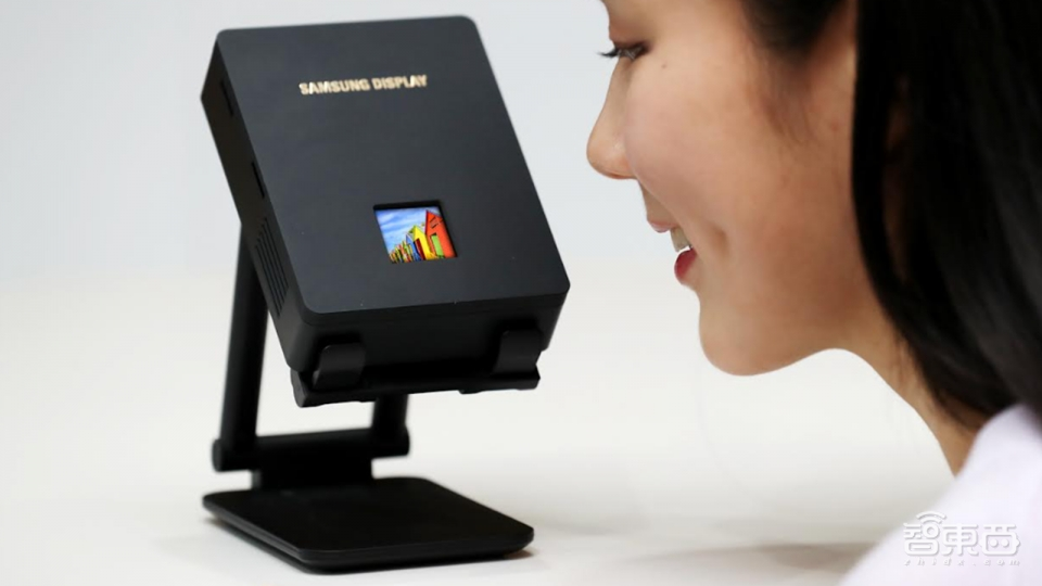 CES 2024丨PC新物种大爆发，透明屏乱战，车载屏火了，AI正深入一切！