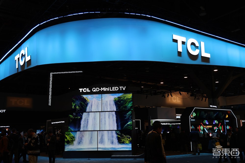 CES 2024丨PC新物种大爆发,透明屏乱战,车载屏火了,AI正深入一切!