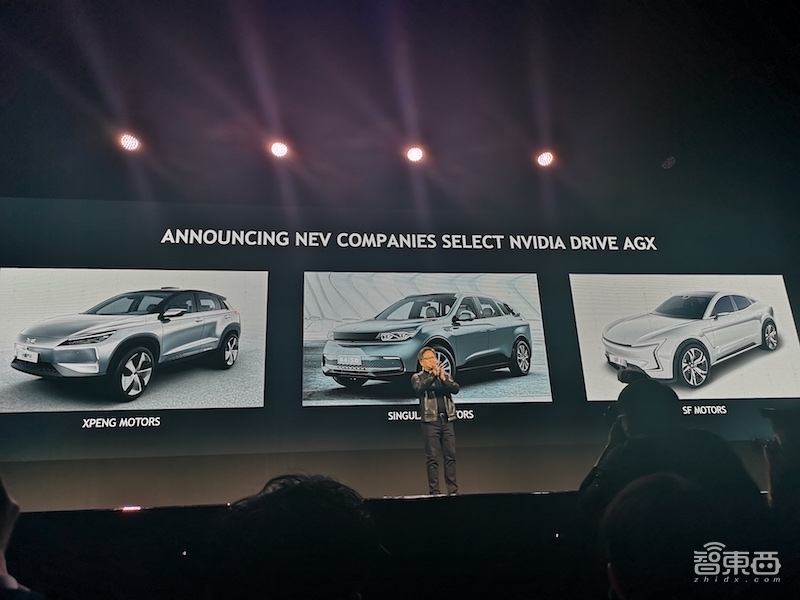 黄仁勋现场秀AI跳舞！联合美团打造无人外卖车