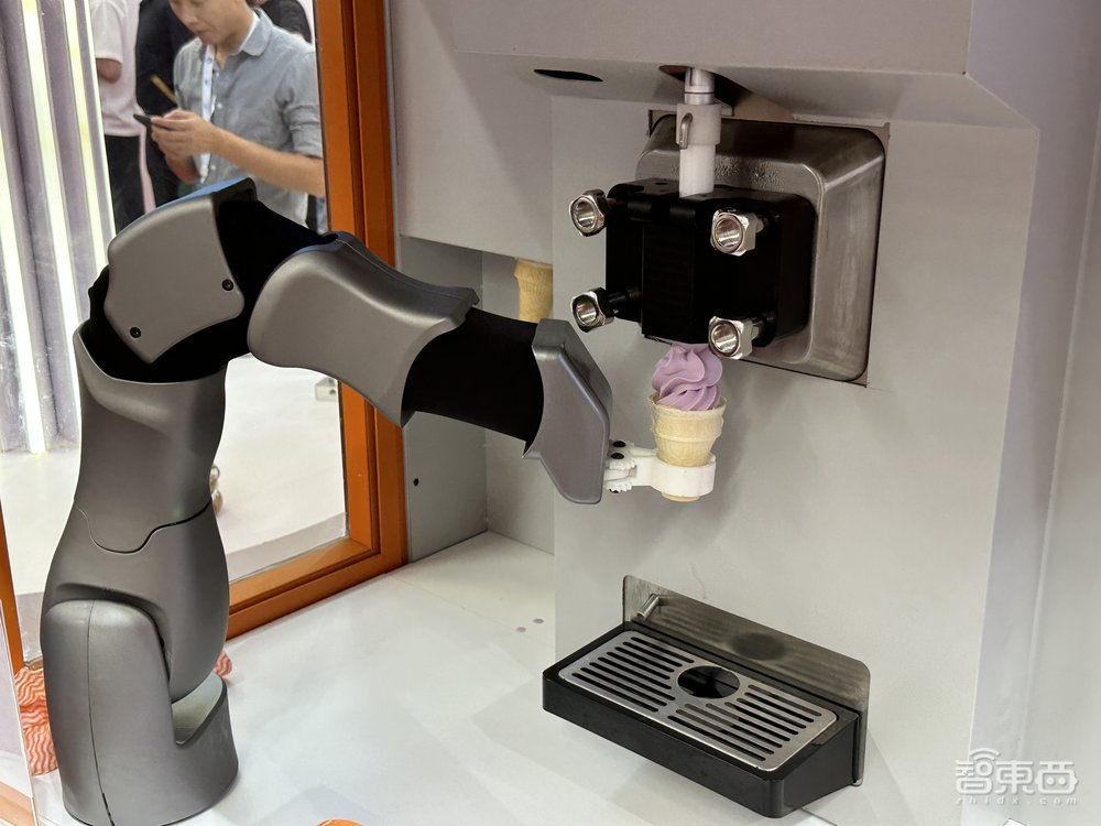 人形机器人真火了!10多款扎堆引爆亦庄,小米铁蛋2首亮相
