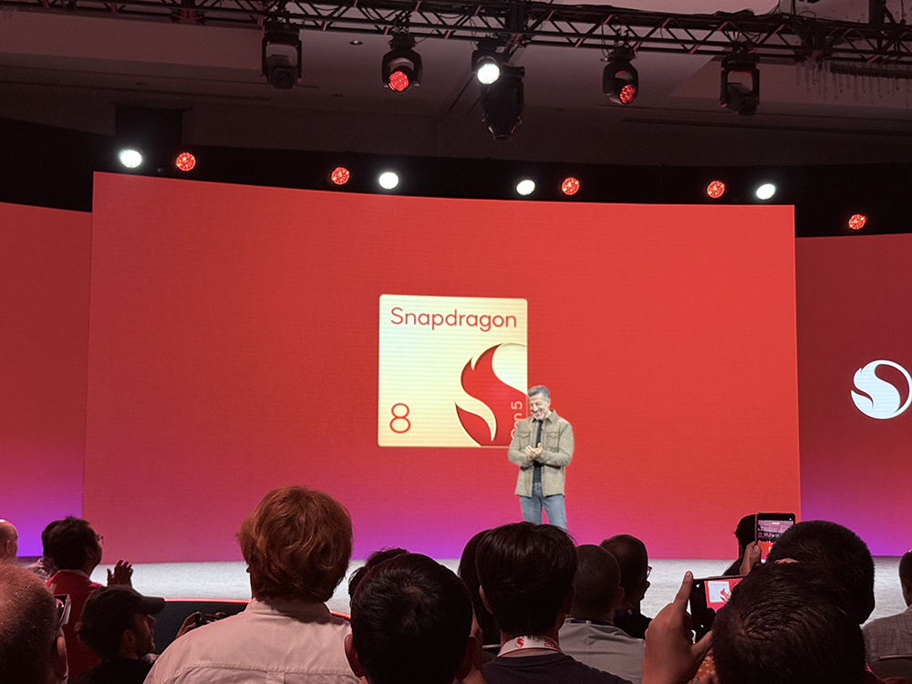 刚刚,高通掏出旗舰芯片王炸,小米今晚抢首发,PC芯80TOPS算力飙涨