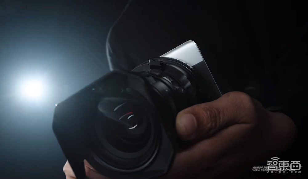 AI爆火MWC！AI OS席卷手機(jī)PC，國王點(diǎn)贊榮耀華為，中國企業(yè)霸場