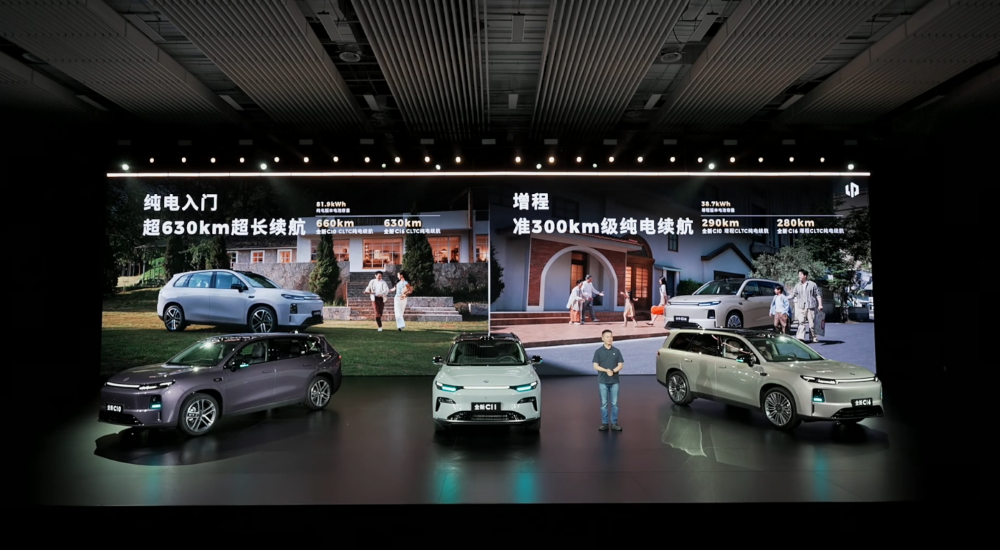 零跑发狠了！三款车17个版型一起上，打满12到17万市场
