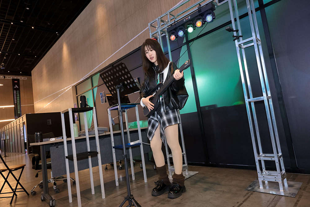 00后48小时赚20万,小红书炸出一堆AI狠活