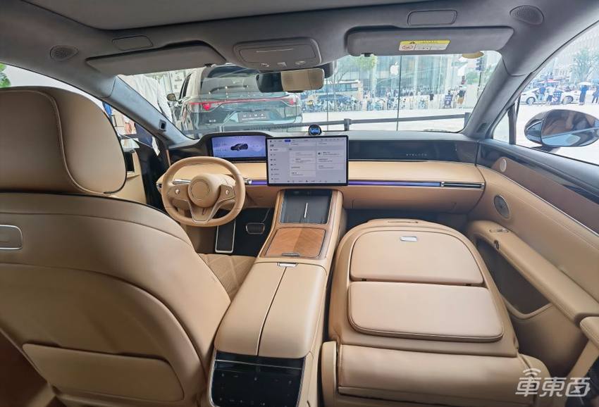 谁在看享界S9?实探北京两家门店,中年老板居多,家庭客户热情不高