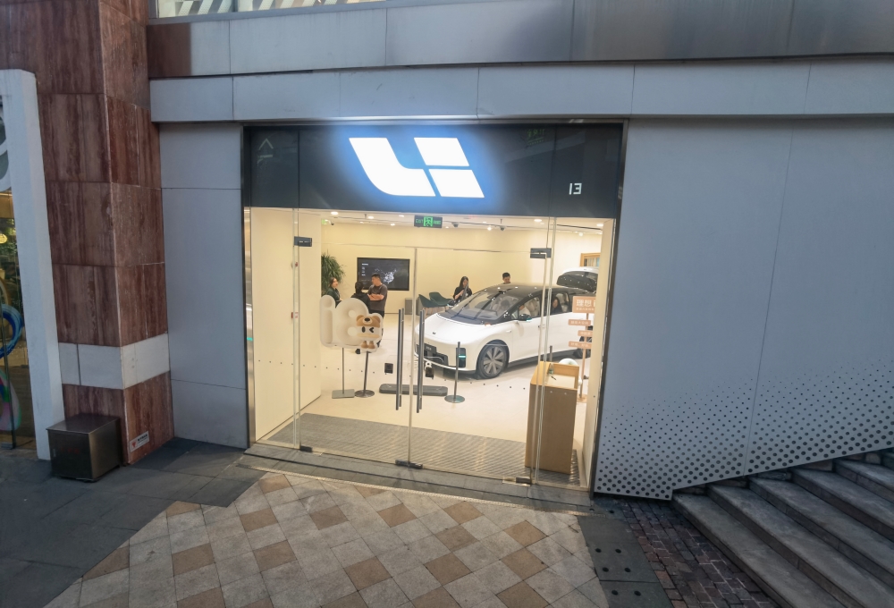 线下实探理想i8与乐道L90：销售互放狠话，一周后亮底牌