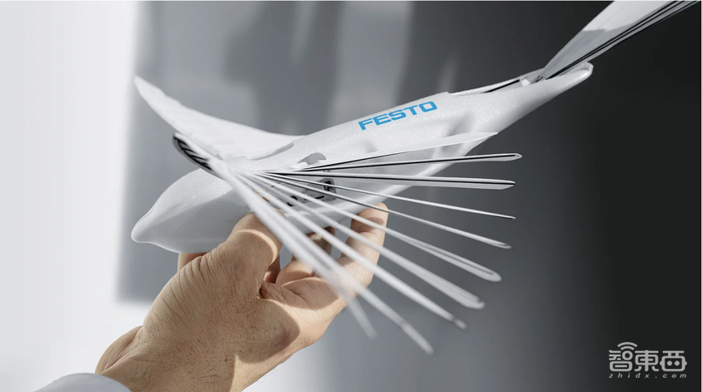 神奇！超逼真仿生雨燕机器人，仅42克翼展68厘米，能自主导航飞行